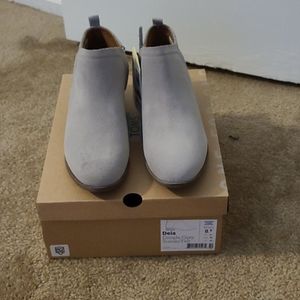 NWT. Toms grey suede booties size 8.5